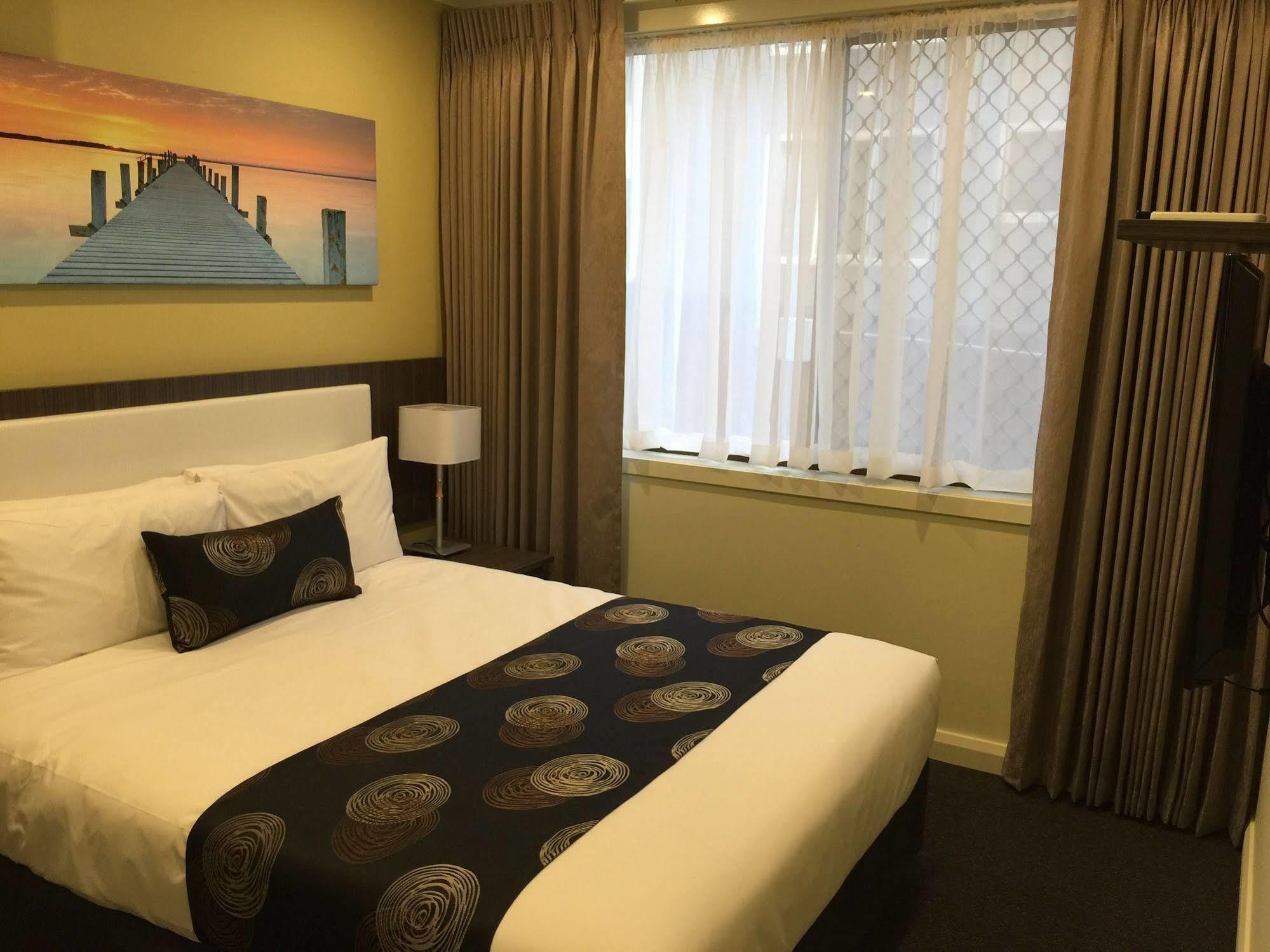Park Squire Motor Inn & Serviced Apartments Мельбурн Экстерьер фото