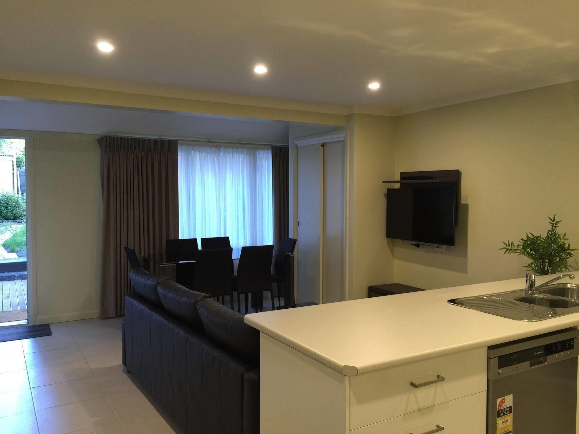 Park Squire Motor Inn & Serviced Apartments Мельбурн Экстерьер фото