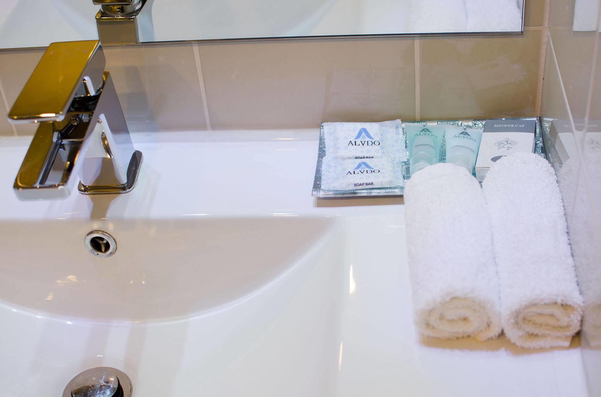 Park Squire Motor Inn & Serviced Apartments Мельбурн Экстерьер фото