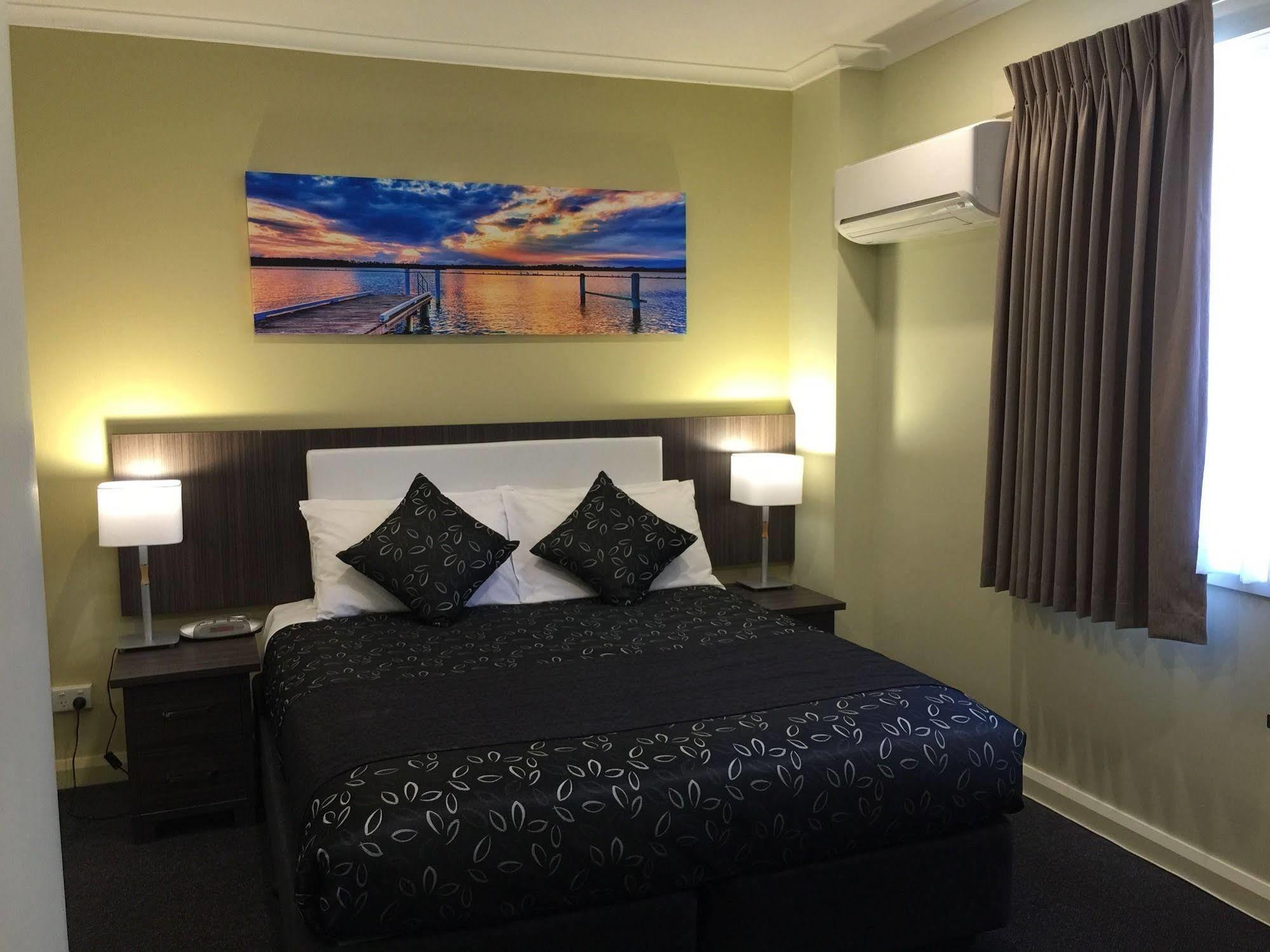 Park Squire Motor Inn & Serviced Apartments Мельбурн Экстерьер фото