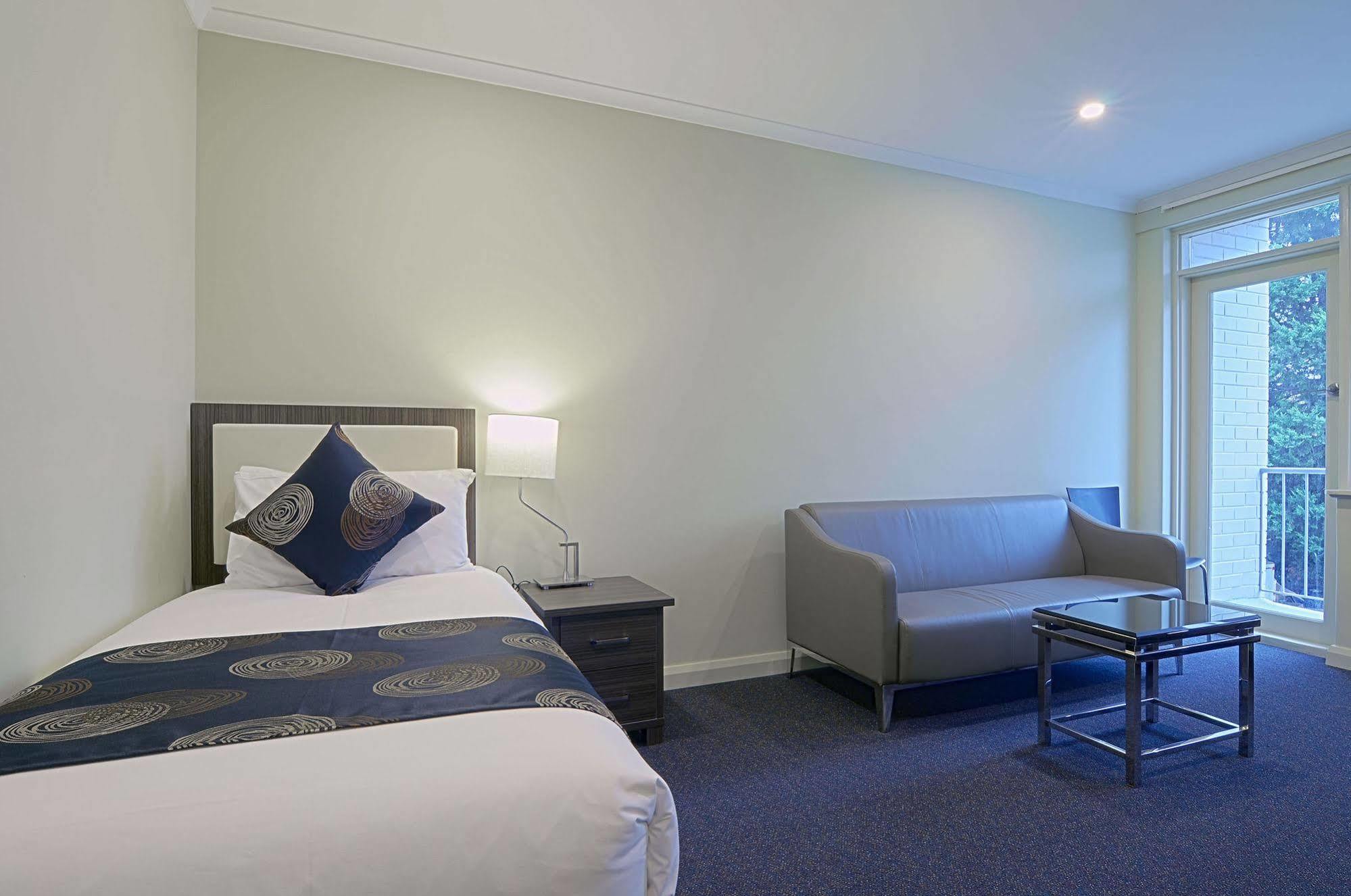 Park Squire Motor Inn & Serviced Apartments Мельбурн Экстерьер фото